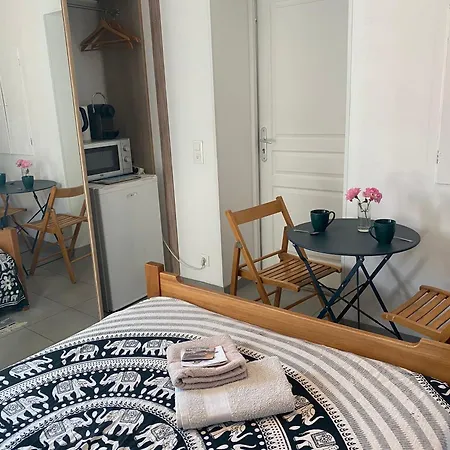 Independant Dans Maison Proche Chateau D' Oleron Guest house